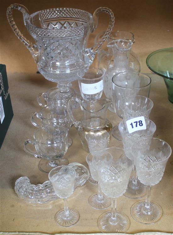 Collection of glassware(-)